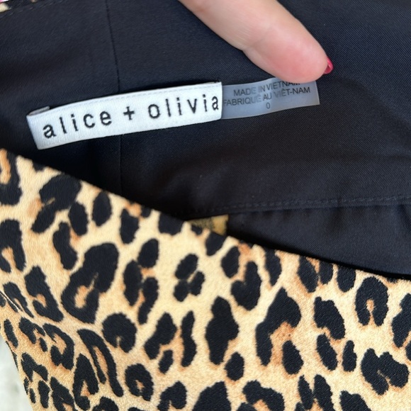 NEW Alice + Olivia Leopard Print High Waist Pants - Picture 3 of 10